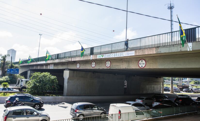 Estão em andamento obras emergenciais em três pontes e viadutos, como da Ponte Cidade Jardim