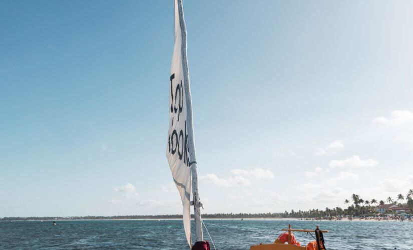Porto de Galinhas. A praia de águas claras tem uma das paisagens mais deslumbrantes do litoral brasileiro