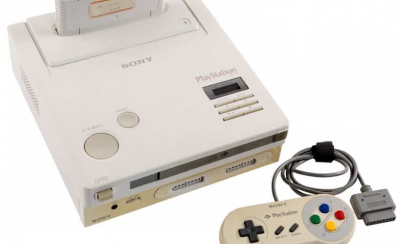 O protótipo raro do console possui espaço para cartuchos 
no topo e um drive para CD-ROM na parte da frente