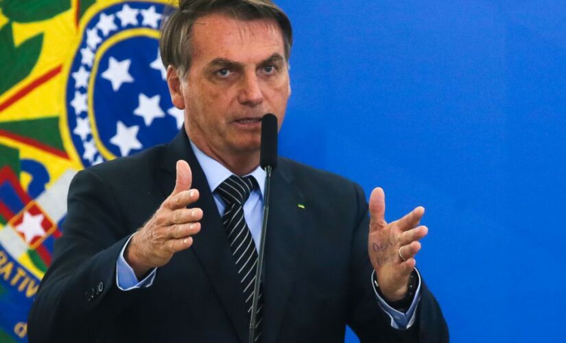 A publicação nas redes sociais foi feita horas antes de o presidente embarcar do Guarujá para Brasília