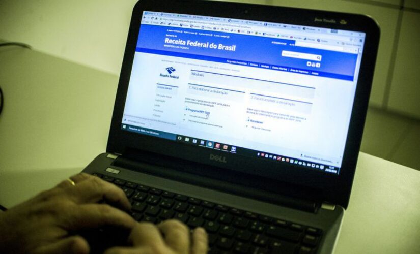 Os comprovantes podem ser mandados por e-mail, serem baixados na internet ou divulgados em aplicativos para dispositivos móveis