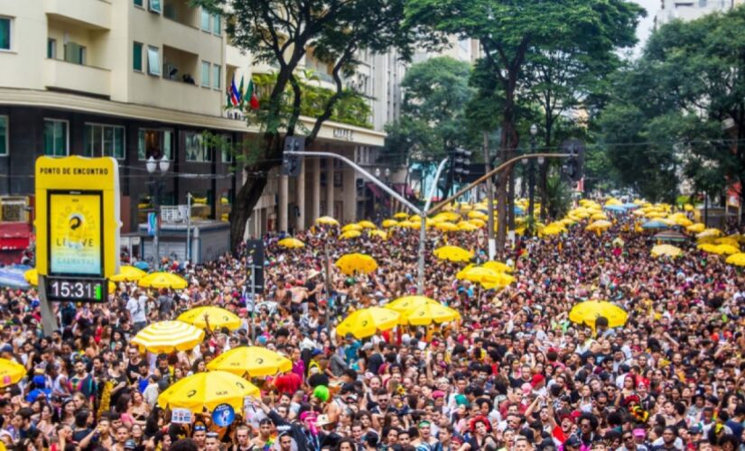 Vendedores da região afirmam que a venda está fraca no primeiro dia de cortejos de rua oficiais (arquivo)