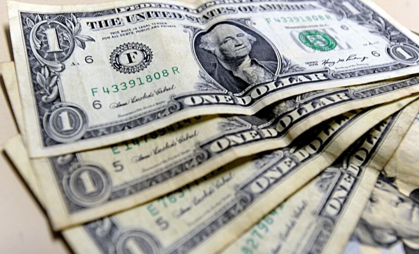 Após a máxima de R$ 4,6330, a moeda fechou o dia a R$ 4,6503; instituições fizeram alteração em suas projeções para o País