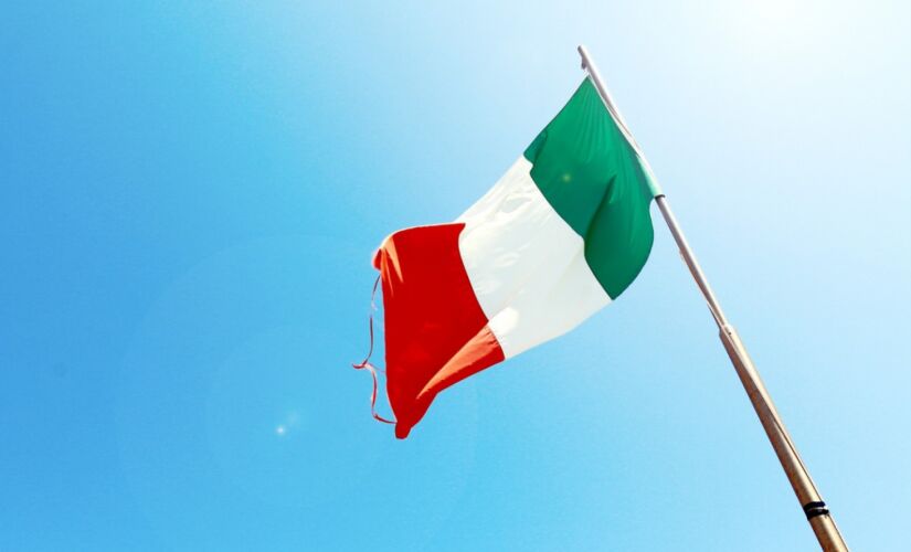 Além do isolamento, o governo italiano determinou o fechamento de escolas, ginásios, museus, cinemas, piscinas e clubes noturnos