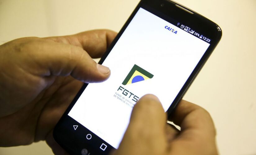 Noplicativo, o trabalhador pode programar a transfer&ecirc;ncia do dinheiro para uma conta em seu nome