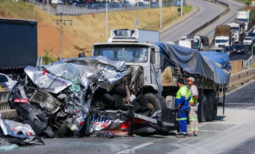 Os acidentes ocorreram na rodovia Raposo Tavares, na região da cidade de Sorocaba; outras quatro pessoas ficaram feridas