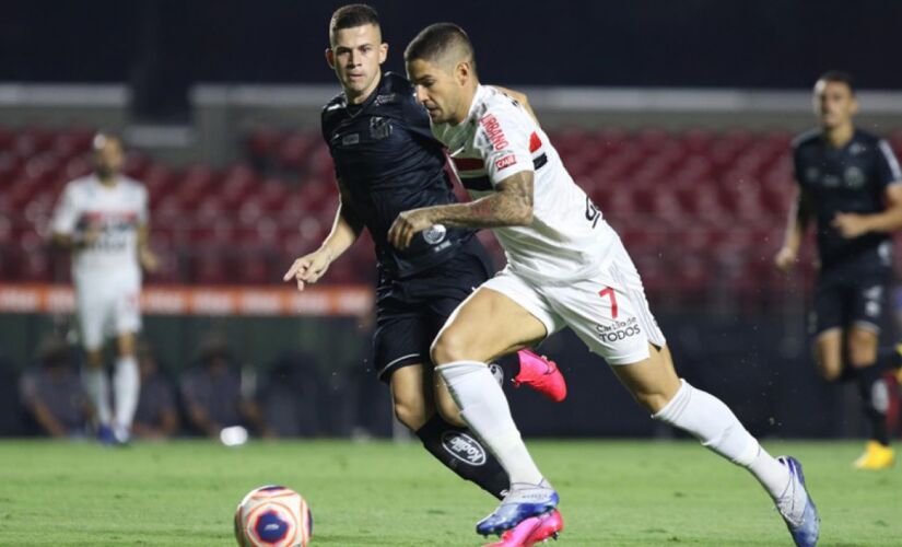 No sábado (14), São Paulo e Santos disputaram o clássico sem torcida no Morumbi