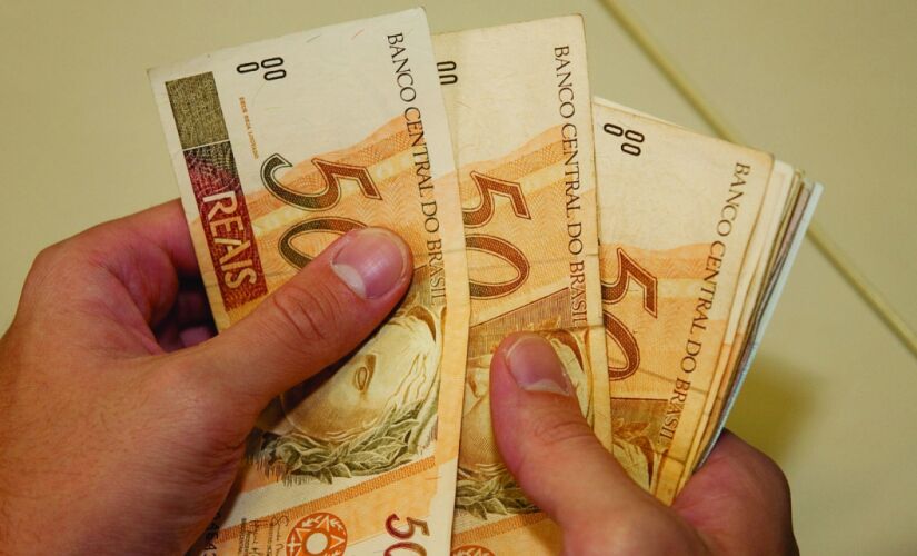 Estima-se que aproximadamente R$ 3,2 trilhões de créditos possam se beneficiar dessa medida, ENTITY_apos_ENTITYcuja renegociação dependerá, naturalmente, do interesse e da conveência das partes envolvidasENTITY_apos_ENTITY
