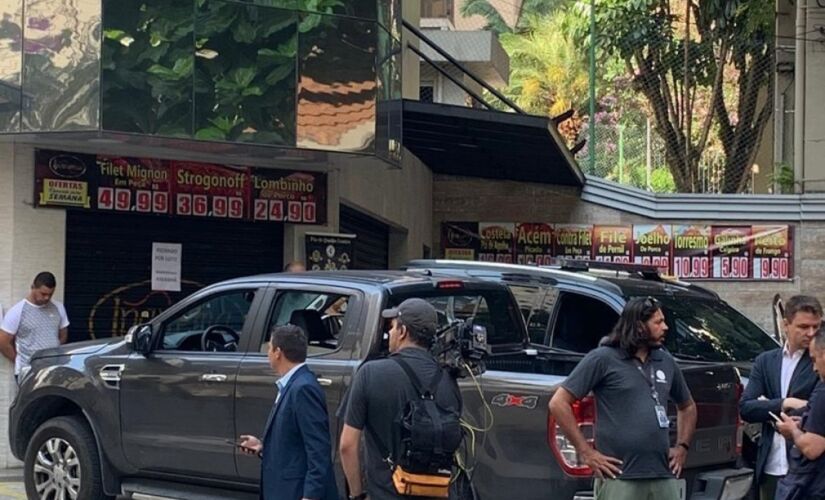 O grupo de suspeitos tentou fugir após a ação, mas uma troca de tiros com policiais foi iniciada