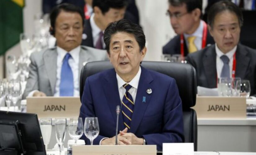 Primeiro ministro japon&ecirc;s Shinzo Abe afirmou que ainda est&aacute; comprometido a organizar os Jogos &quot;completos&quot;, sem cancelamento, mas admitindo um adiamento