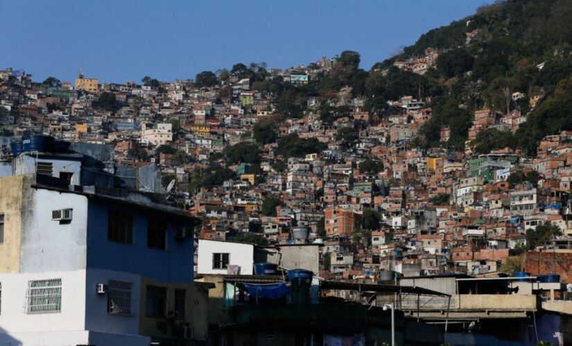 O Instituto Locomotiva estima que 13,6 milhões de pessoas vivam em favelas no Brasil