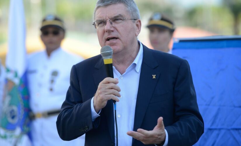 O presidente do COI, Thomas Bach, defendeu a decisão da entidade de adiar o evento