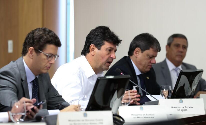 Ministro de Estado da Saúde, Luiz Henrique Mandetta, durante videoconferência com governadores