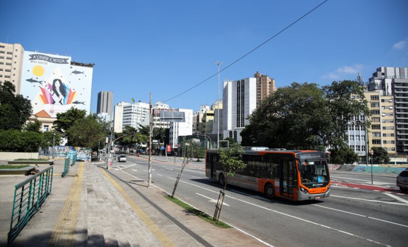 Redu&ccedil;&atilde;o das linhas de &ocirc;nibus vai pelo menos at&eacute; 7 de abril