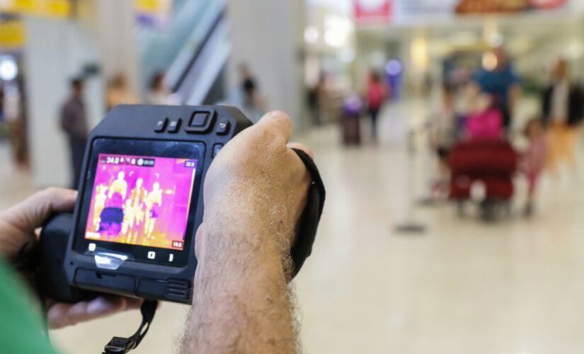 Guarulhos. O maior aeroporto do País passou a adotar nesta sexta-feira a triagem dos passageiros que chegam de voos internacionais. No caso de encontrar algum caso suspeito, o passageiro é encaminhado ao Hospital Geral de Guarulhos. Além disso, segundo no