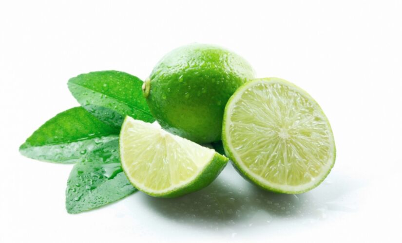 A vitamina C, presente nas frutas cítricas, é um potente antioxidante que diminui o dano celular e mantem a imunidade em alta