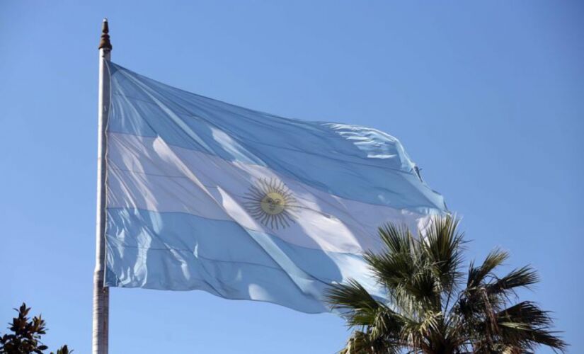 Bandeira da Argentina na Pra&ccedil;a de Maio, em Buenos Aires