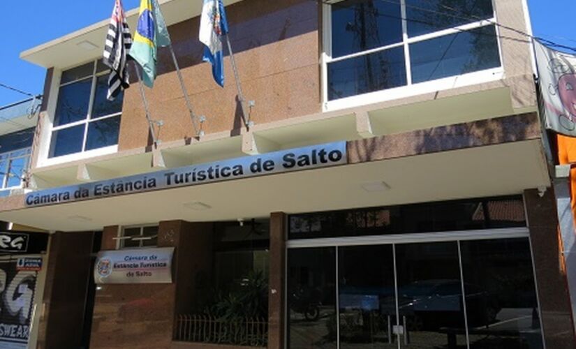 Três vereadores da Câmara de Salto solicitaram ao Legislativo a redução de salários de parlamentares 
e integrantes do Executivo em 50%; medida na cidade prevê uma economia de cerca de R$ 1 milhão