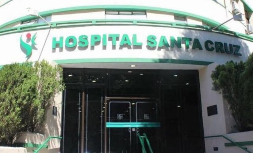 Entrada do Hospital Santa Cruz, na Capital.