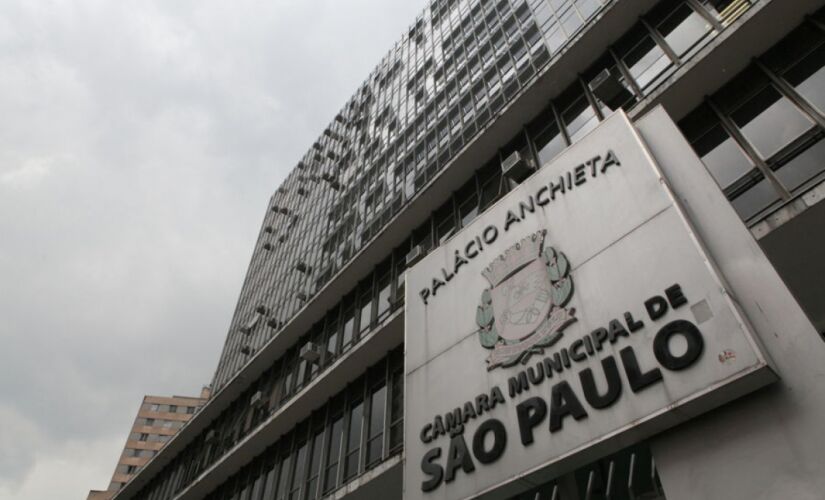 Vereadores incluíram  emendas que incorporam benefícios a salários de servidores e reduzem poder de punição de Controladoria