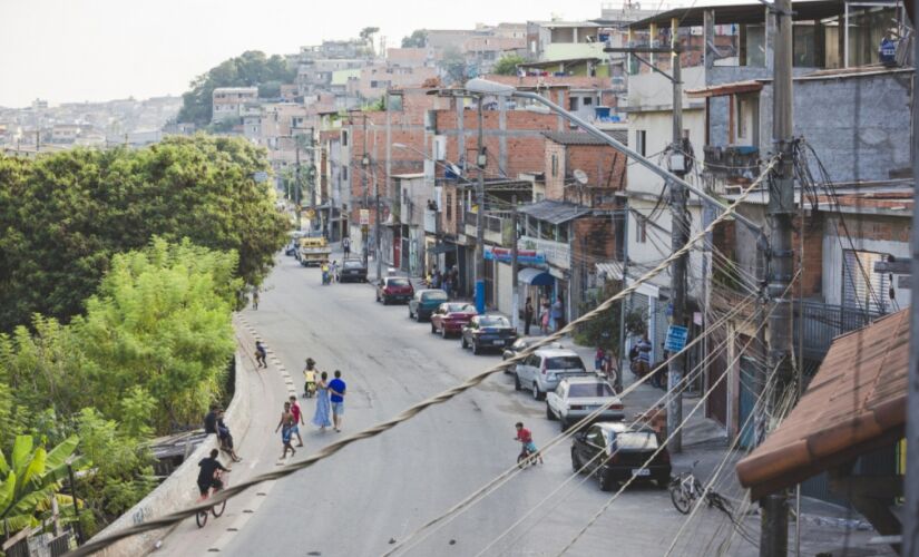 Empresas aceitam instalar antenas de celular na periferia de SP
