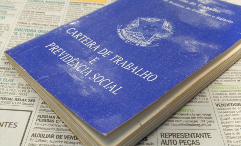 É necessário que o profissional com deficiência tenha mais de 18 anos; o cadastro deverá ser feito no site da concessionária