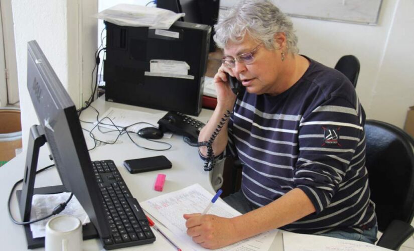 Atendimentos por telefone e WhatsApp auxiliam moradores a tirar dúvidas e serem orientados e acompanhados sem sair de casa

