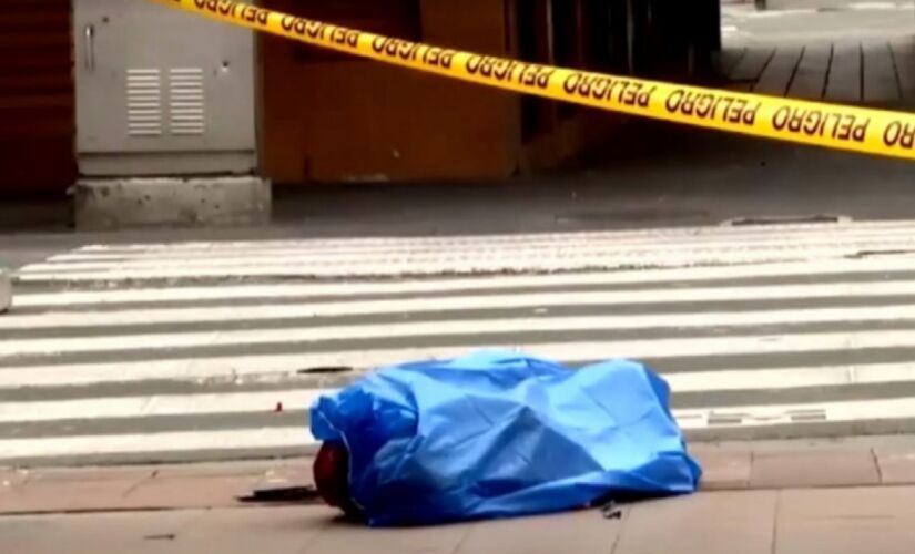Fotos de corpos em calçadas estão sendo postadas nas redes sociais