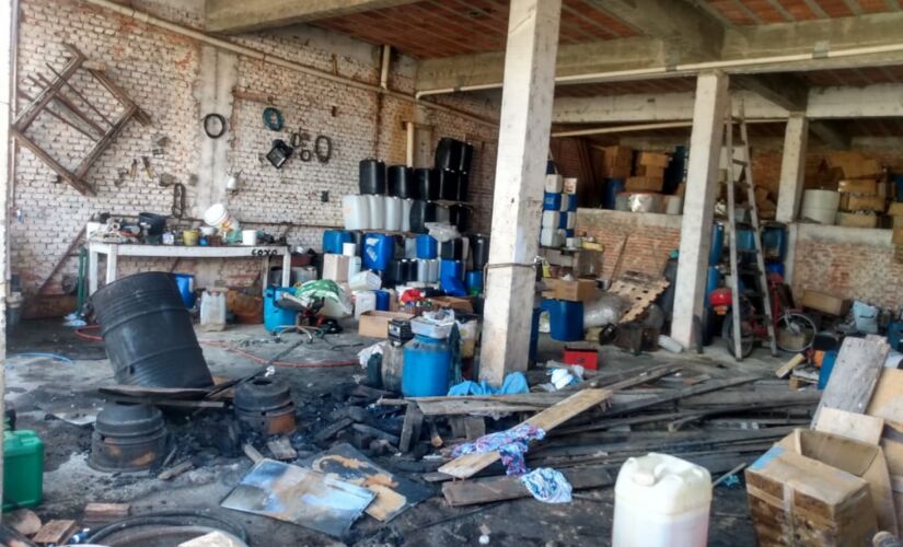Vigilância Sanitária interditou fábrica clandestina de álcool em gel em Votorantim; caso ainda é investigado pela Polícia Civil
