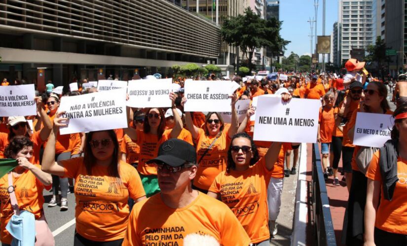 Caminhada pelo fim da violência contra as mulheres em São Paulo