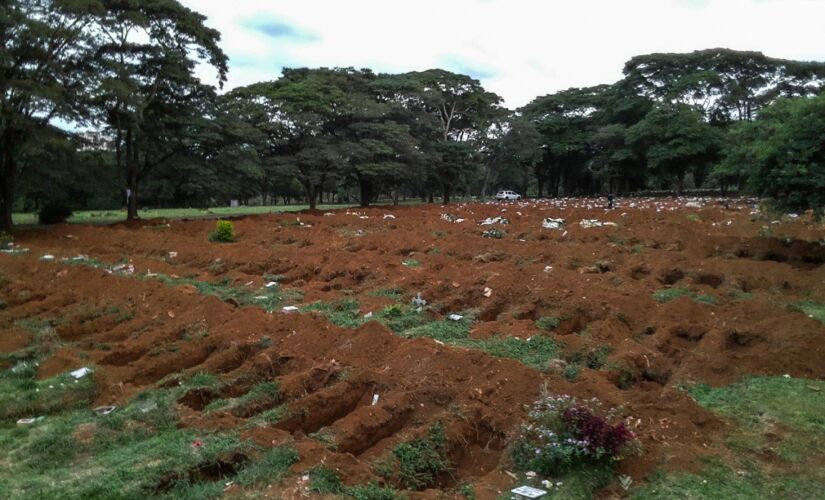 Cemit&eacute;rio da Vila Formosa, na zona leste da Capital