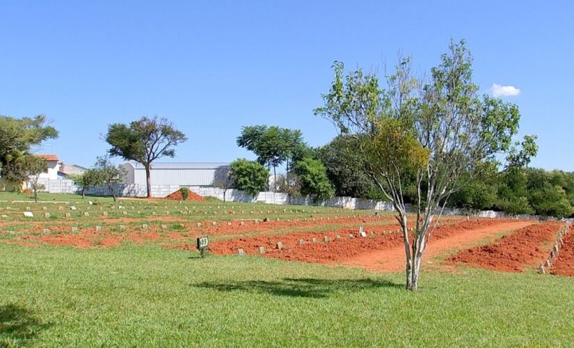 O número de covas prontas no Cemitério Santo Antônio aumentou após o decreto de calamidade 