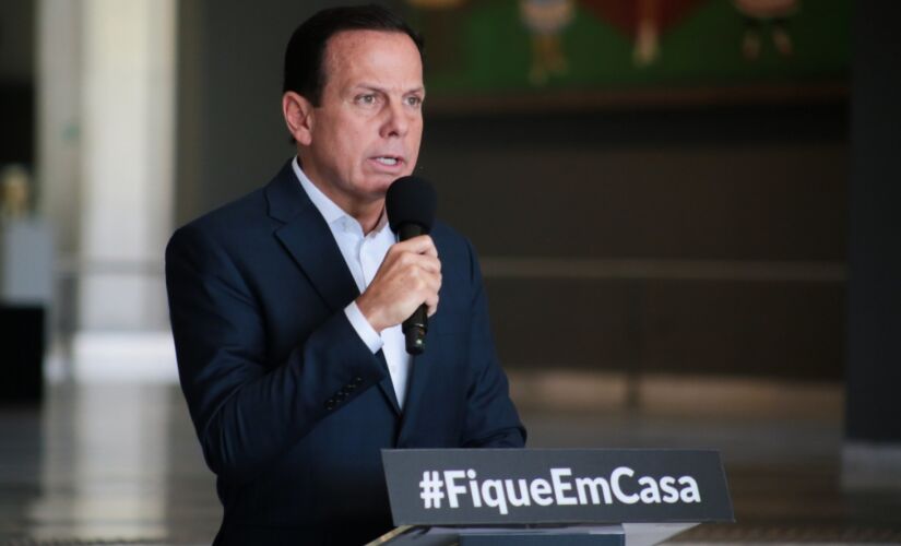 A medida anunciada pelo governador acontece em um momento que o novo coronavírus avança 