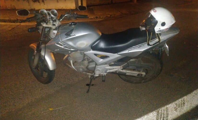 Roubo a moto aconteceu na rua Paes de Linhares, por volta das 22h da última segunda-feira em Sorocaba, no interior de SP