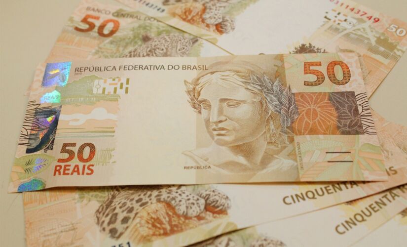  Segundo o projeto, os profissionais do setor ter&atilde;o direito a tr&ecirc;s parcelas de R$ 600