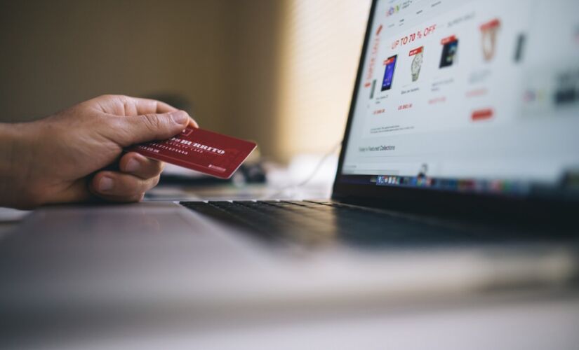 O percentual cobrado sobre a venda online, via WhatsApp ou televendas do lojista varia de shopping para shopping