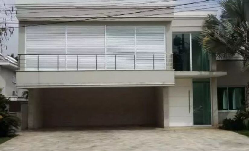 Há oportunidades para todos os bolsos e em todas as regiões do estado; entre os lotes existem casas, apartamentos e imóveis comerciais