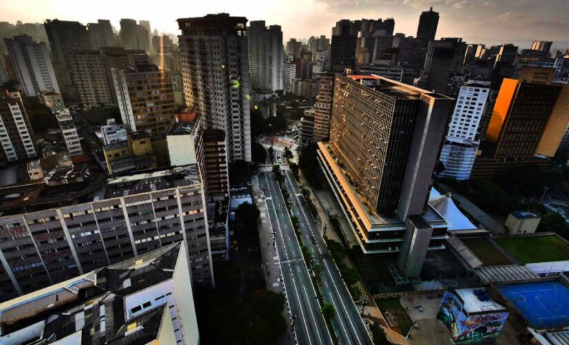 O Plano São Paulo pretende permitir a retomada de setores considerados mais vulneráveis