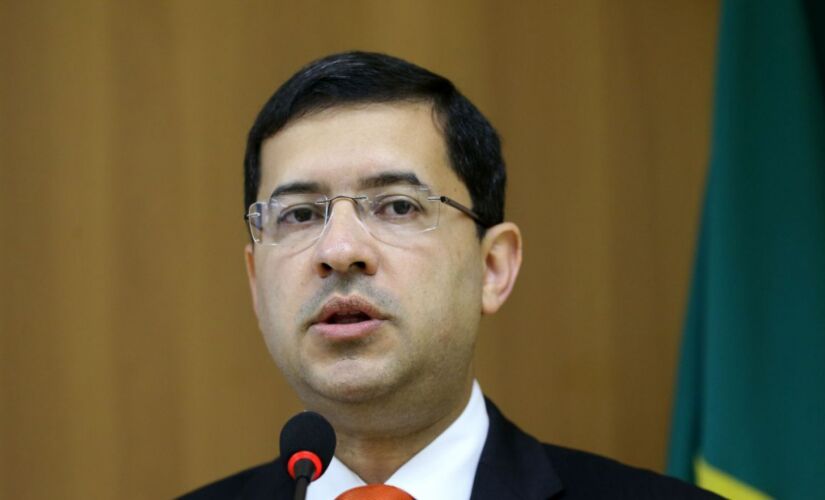O advogado-geral da União, José Levi do Amaral, alega que assuntos 'sensíveis e reservados' foram tratados na reunião
