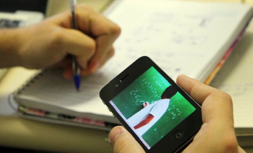 Aulas poderão ser acompanhadas, ao vivo, pelo site, aplicativo e página do Facebook do Centro de Mídias da Educação de SP