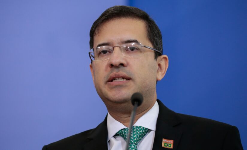 O advogado-geral da Uni&atilde;o, Jos&eacute; Levi do Amaral, alegou que assuntos &quot;potencialmente sens&iacute;veis e reservados de Estado&quot; foram tratados na reuni&atilde;o
