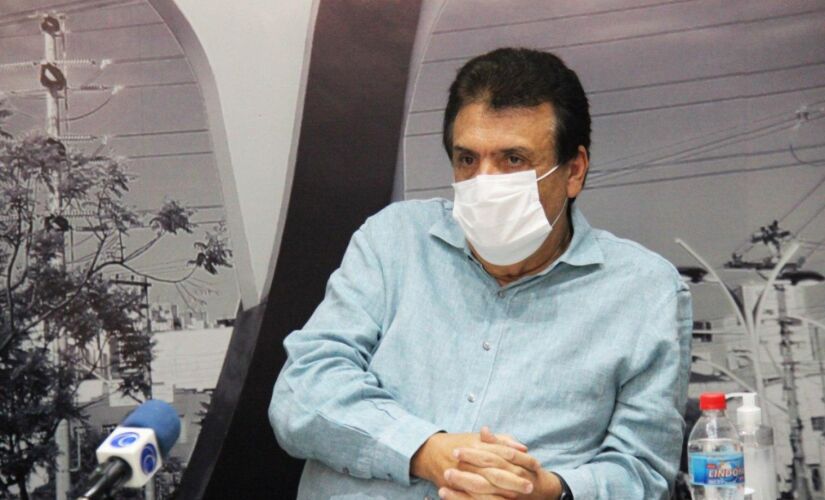 Prefeito de Taboão da Serra Fernando Fernandes (PSDB) durante coletiva de imprensa na quarta-feira 