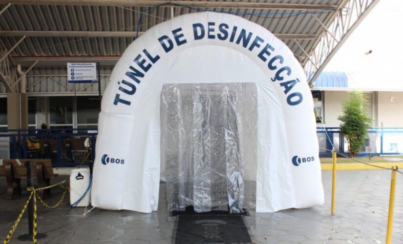 Hospital de Sorocaba instala túnel de desinfecção para combater a Covid-19; proteção dura aproximadamente uma hora e meia