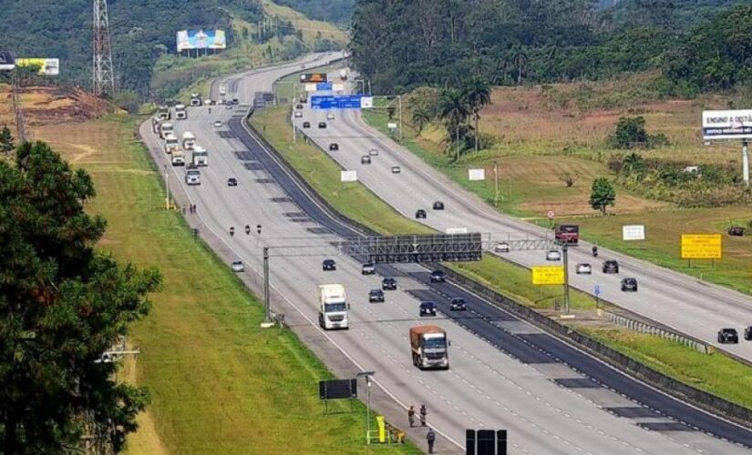 Veículos desceram a serra no último feriado do Dia do Trabalhador.