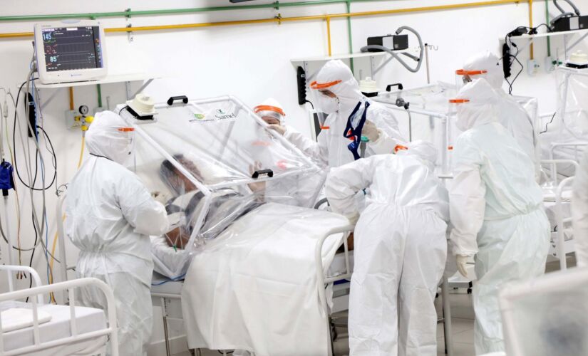 No País, cerca de 45% internações são de pessoas entre 20 e 59 anos; na foto, hospital em Manaus