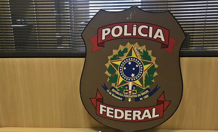 A Polícia Federal cumpre 5 mandados de prisão e 25 de busca e apreensão em uma investigação sobre compras suspeitas e desvios de R$ 3,95 milhões na saúde pública 