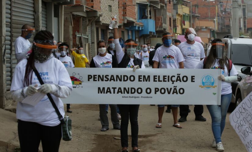 Grupo caminhou até o Palácio dos Bandeirantes, na zona sul de São Paulo, na manhã desta segunda