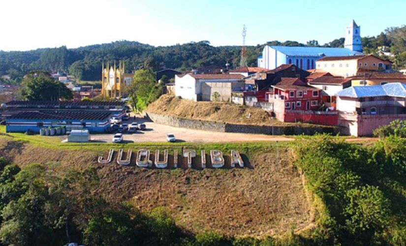 Poder&atilde;o funcionar servi&ccedil;os de sa&uacute;de, farm&aacute;cias, cl&iacute;nicas de sa&uacute;de humana e animal