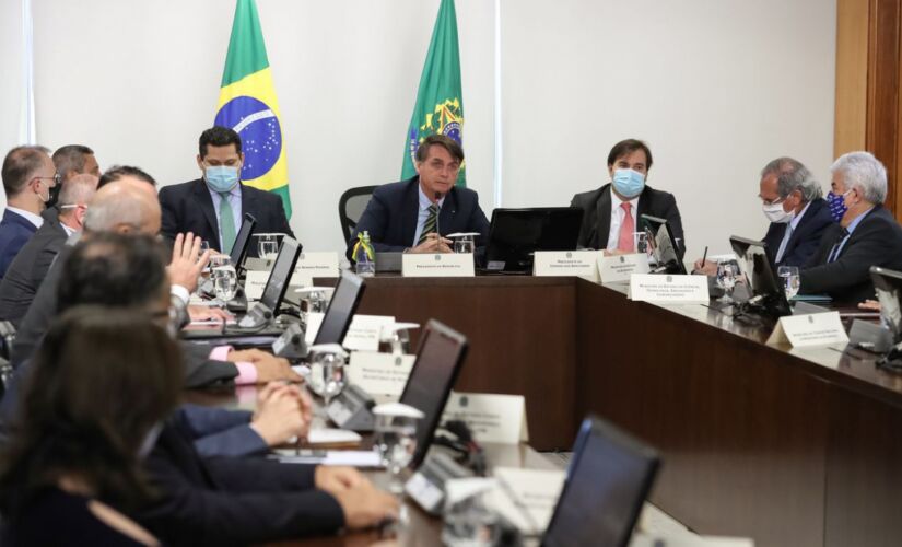 O presidente Jair Bolsonaro participou de uma reunião virtual com governadores para discutir o enfrentamento da crise do coronavírus