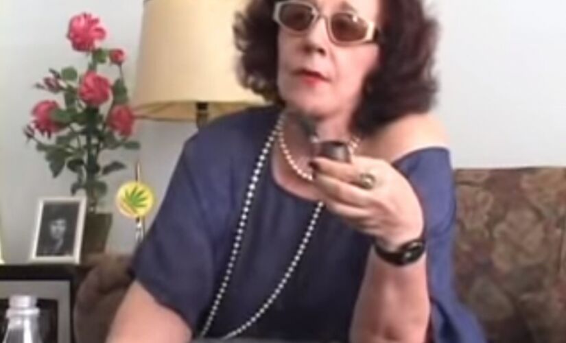 Cena do curta de 2006 que tornou a atriz Maria Alice Vergueiro um viral da internet brasileira